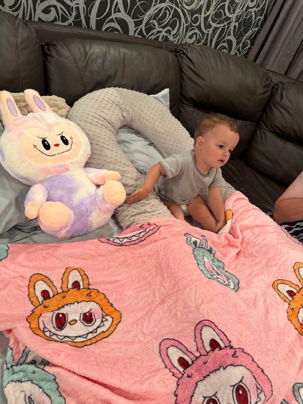 У нас еще плед внутри игрушки был, ну